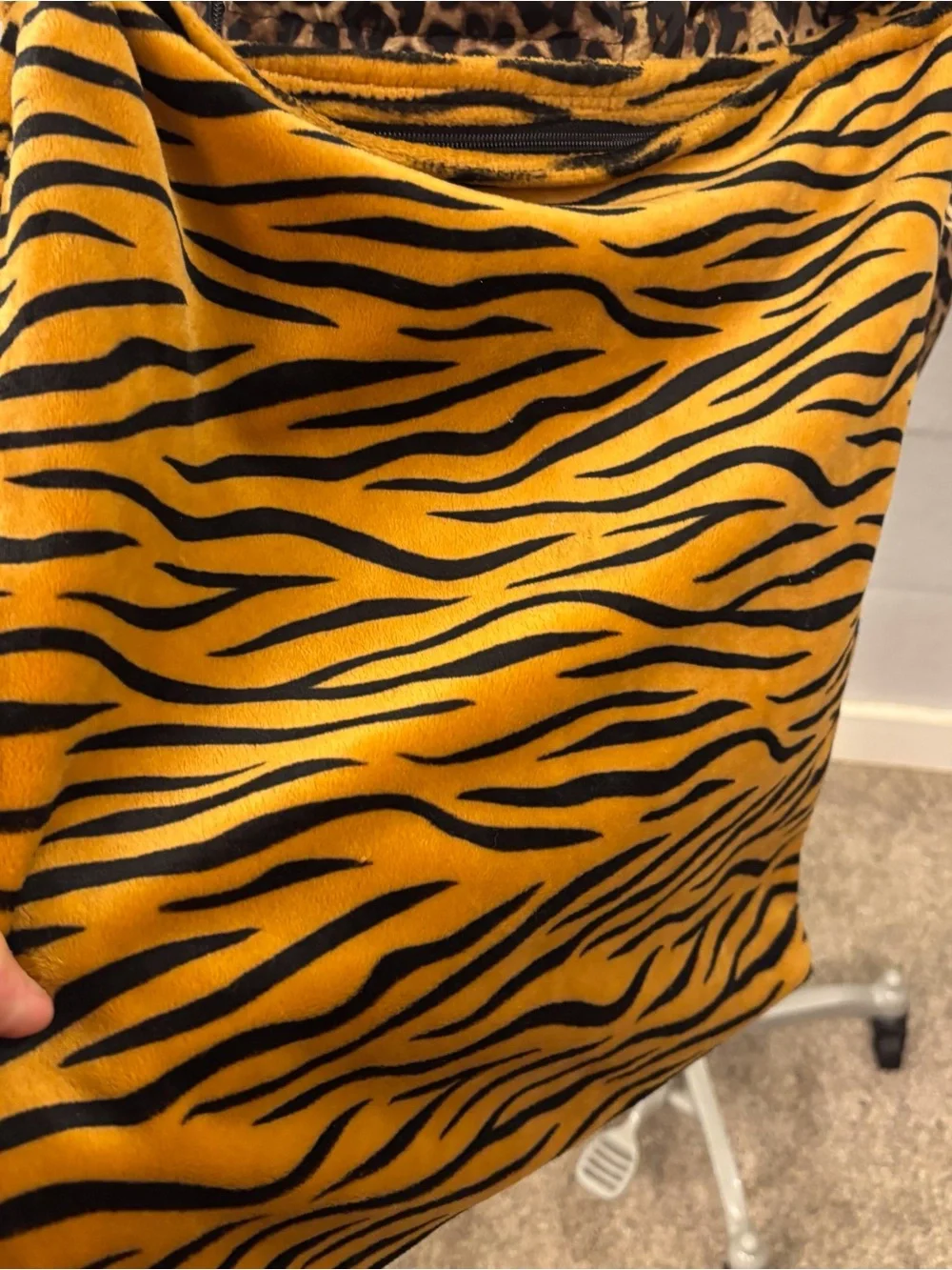 Animal-Print Crossbody Bag in Orange Black Tiger Crossbody Handbag Zip 19” Drop